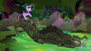 Rochodilo emerge do pântano T4E02.png
