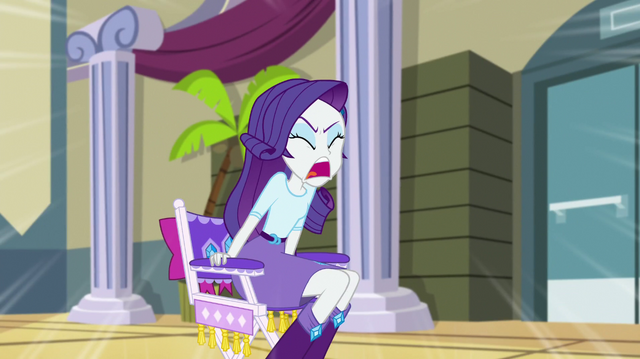File:Rarity shouting "cut!" EGS1.png