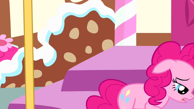 File:Pinkie walks away S4E12.png