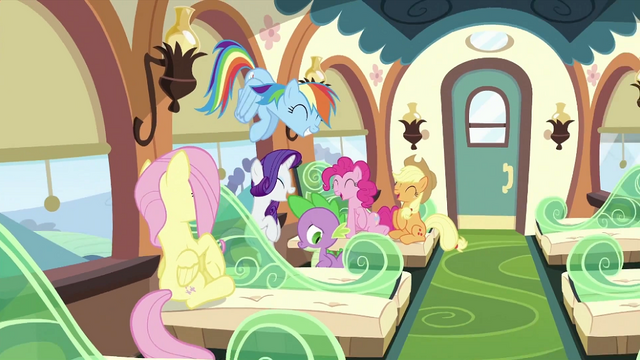 File:Twilight's friends laughing S2E25.png