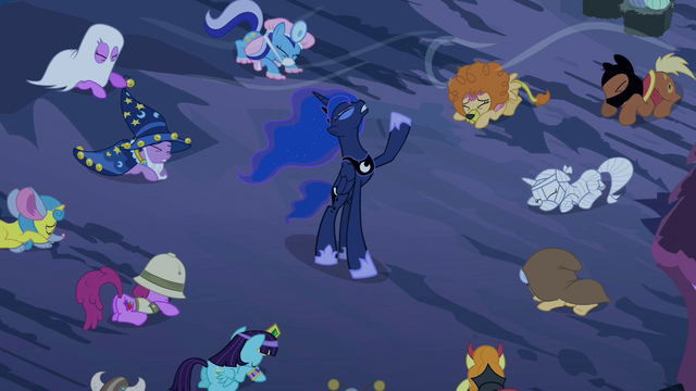 File:Everypony scared S2E04.png