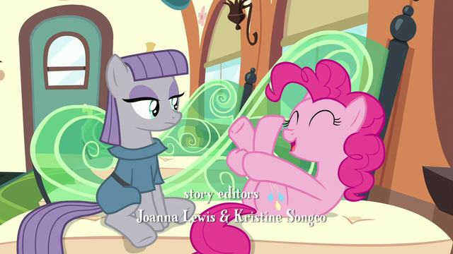 File:Pinkie wiggling her back hooves S7E4.png