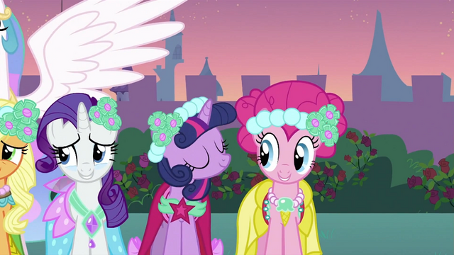 File:Twilight and Pinkie S2E26.png