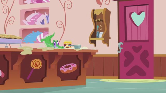 File:Gummy still on the kitchen table S5E8.png