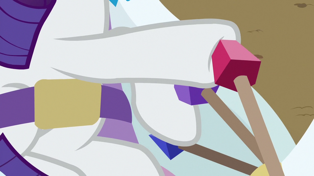 File:Rarity works the cart's levers S6E14.png