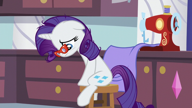 File:Rarity utterly dejected S5E14.png