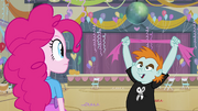 Snips holding streamers EG.png