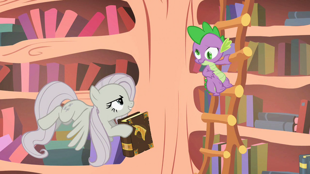 파일:Spike crossed-eyed because Fluttershy threw a scroll at him S2E2.png