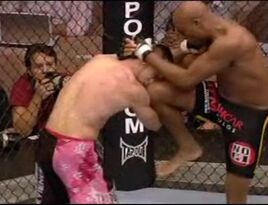 Anderson-silva-delivrs-a-crushing-knee-shot-to-the-head-of-rich-franklin