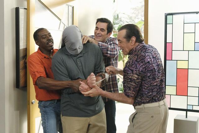 Datei:Modern Family S04x01.jpg