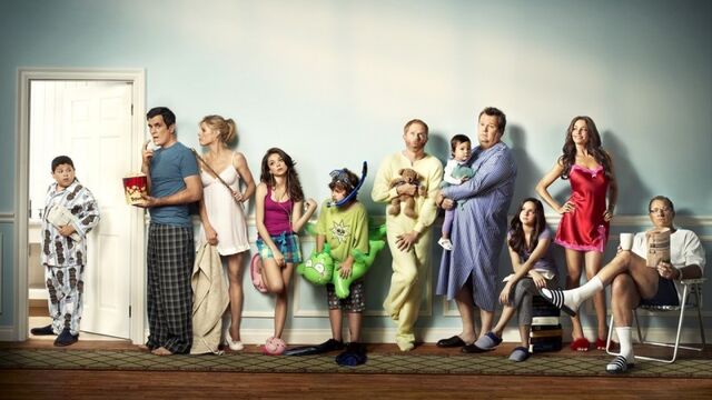 File:Modern Family - cast.jpg
