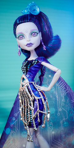 Archivo:Elle muñeca.png