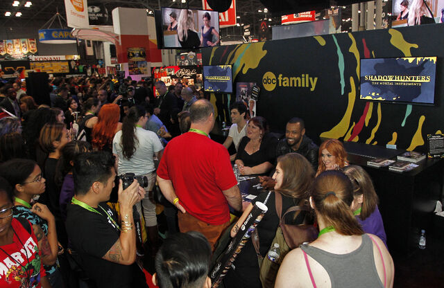 File:Shadowhuntersnycc-signing.jpg