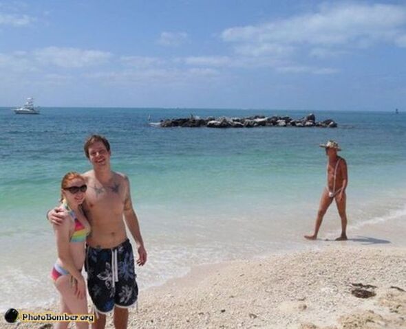 File:-photobomb-1332208353.jpg