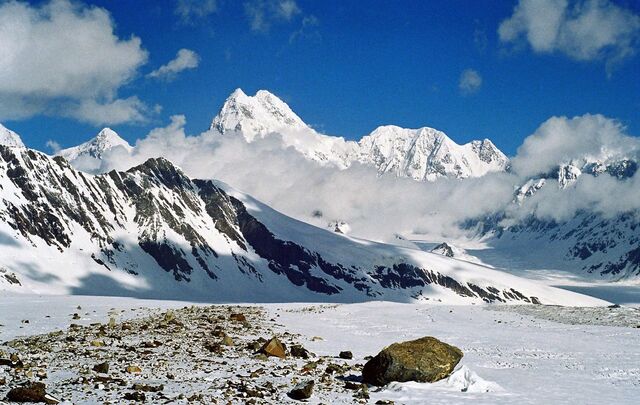 File:IsmoilSomoniPeak.jpg