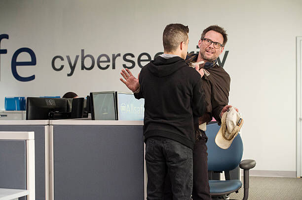 File:Mr-robot-tv-series-review-792015-tom-lorenzo-site-tlo.jpg