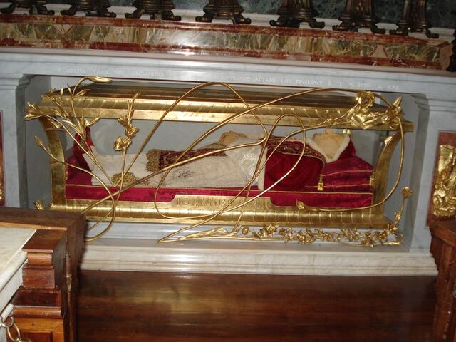 File:Pope-john-paul-xxiii-s-tomb-photo 988552-770tall.jpg