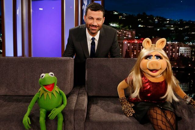 File:JimmyKimmelLive-Kermit&Piggy-(2015-09-21).jpg