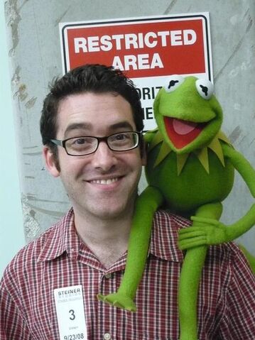 File:Joe Hennes and Kermit.jpg