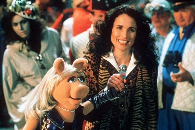 File:MFS-MissPiggy&ShelleySnipes.jpg