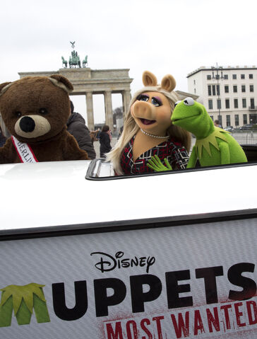 File:MMW-Sightseeing-Berlin1.jpg