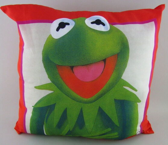 File:D & m 1981 satin throw pillow kermit 1.jpg