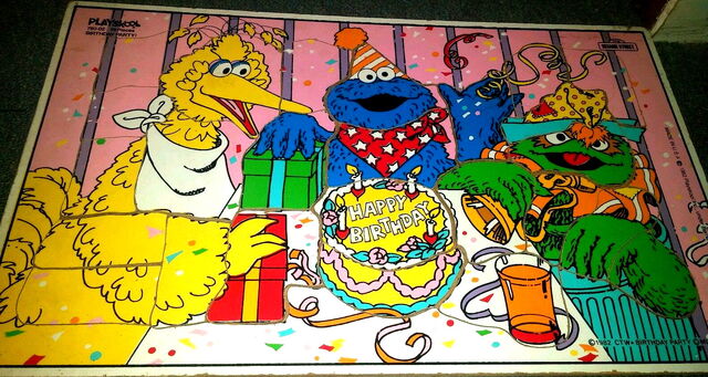 File:Playskool 1982 birthday party puzzle.jpg