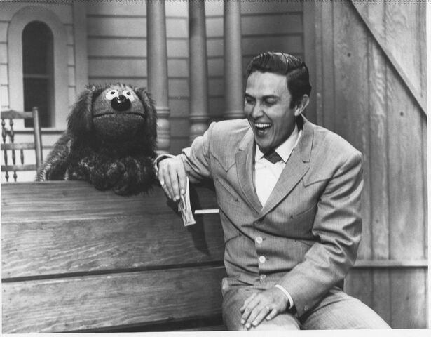 File:JimmDean-and-Rowlf.jpg