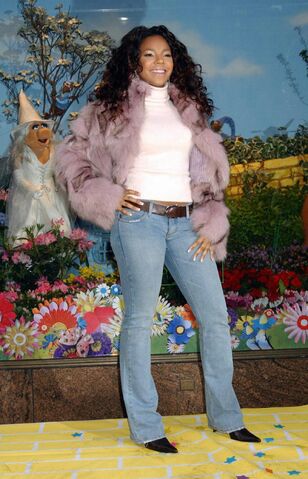 File:Ashanti-macys-for-spring-window-unveiling-13-1250.jpg