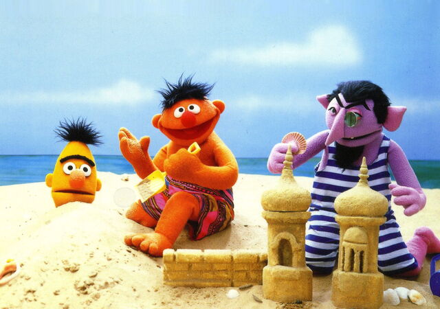 File:Ernie bert beach.jpg