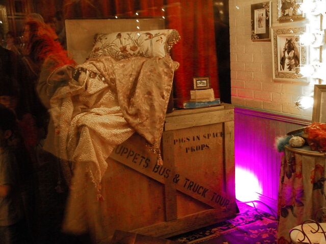 File:Pigs in space prop in piggy's dressing room.jpg