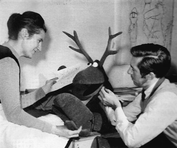 File:Don&JaneBuildingReindeer.jpg