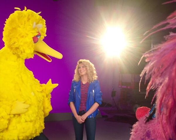 File:ToriKelly-set2.jpg