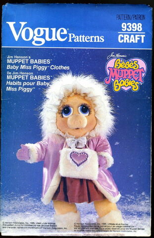 File:Piggy winter clothes.jpg