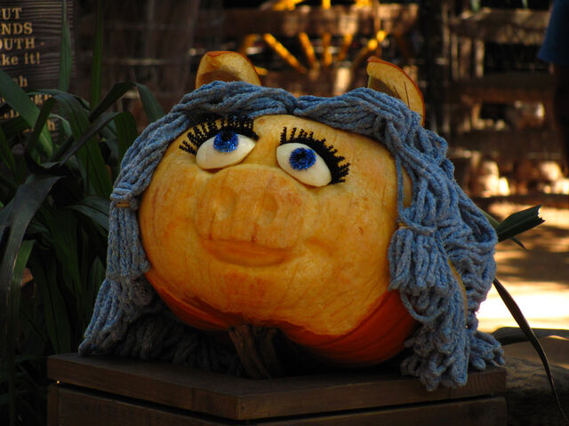 File:Big thunder pumpkin piggy.jpg