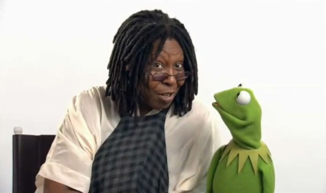 File:Whoopi Gold Hearts.jpg