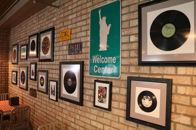 File:PizzeRizzo record 00a.jpg
