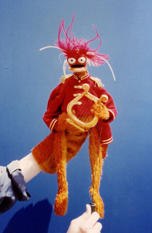 File:PepetheKingPrawnHarp.jpg