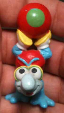 File:Baby gonzo circus applause fig.jpg