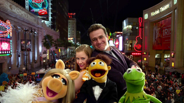 File:TheMuppets-(2011)-Finale-Piggy&Mary&Walter&Gary&Kermit.jpg