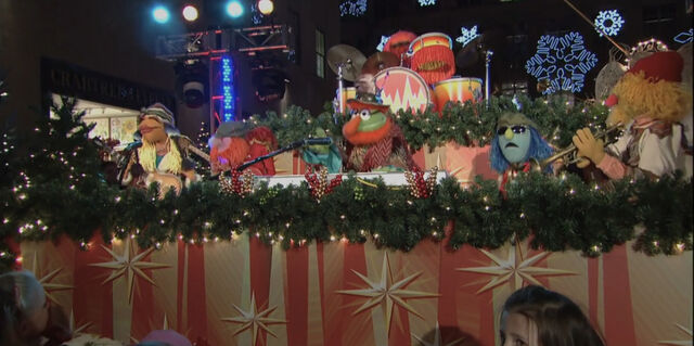 File:ChristmasInRockefellerCenter2009-ElectricMayhem.jpg