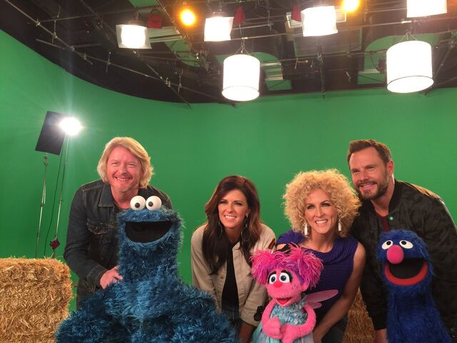 File:LittleBigTown2.jpg