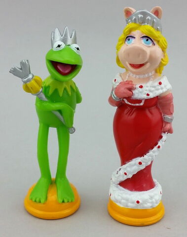 File:Chess set kermit piggy.jpg
