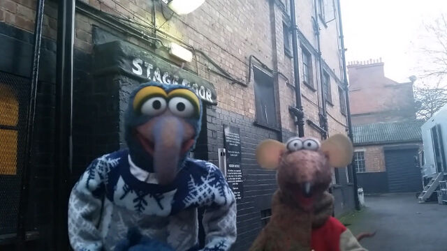 File:Xmas cracker promo.jpg