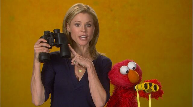 File:JulieBowenElmo.jpg