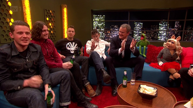 File:TheJonathanRossShow-K&P-ArcticMonkeys(2012-01-25)01.png