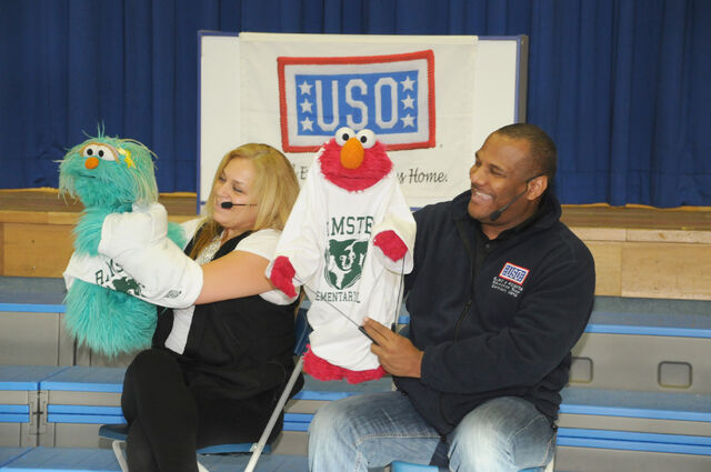 File:USO-Elmo&RositaEducationTour-Germany2010-Sesame Day2 3.jpg