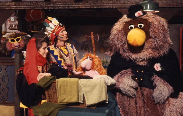 File:Sesamstrasse051-(Tiffy,-Ute-Willing,-Horst-Janson,-Uli-von-Bödefeld-and-Samson-celebrating-Fasching).jpg