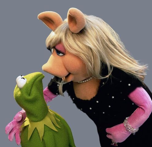 File:Kermit&Piggy-AlmostKissing.jpg