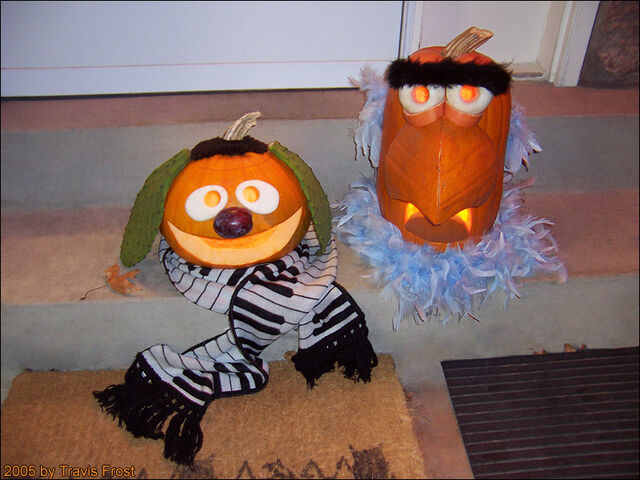 File:TravisFrost-2005-RowlfAndSamEaglePumpkins.jpg